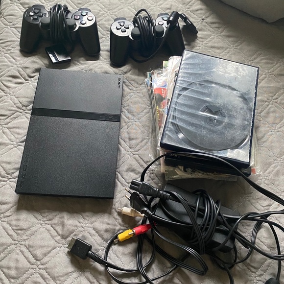 Play station 2 +bundle - Picture 2 of 4